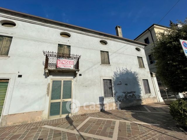 Villa in Vendita in Corso Fraccaroli a Villa Bartolomea