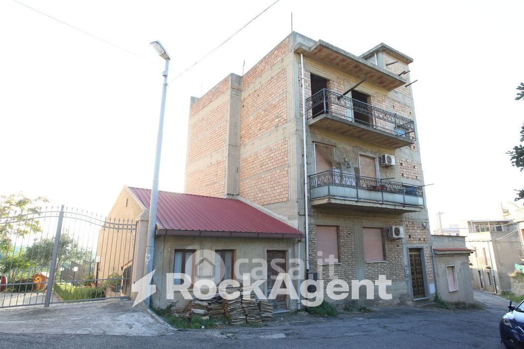 Appartamento in Vendita in Strada Sant'Angelo 16 a Reggio Calabria