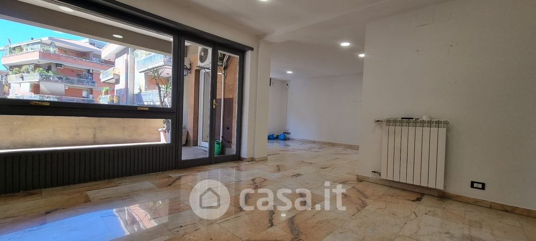 Appartamento in Affitto in Via Luigi Chiarelli a Roma