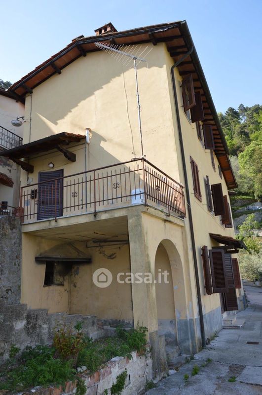 Casa Bi/Trifamiliare in Vendita in Via di Stabbiano a Lucca