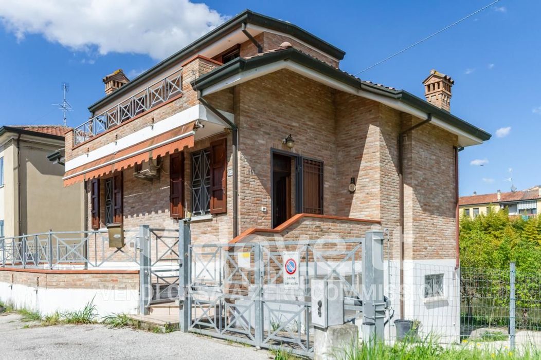 Casa indipendente in Vendita in Via Bassa 157 a Ferrara