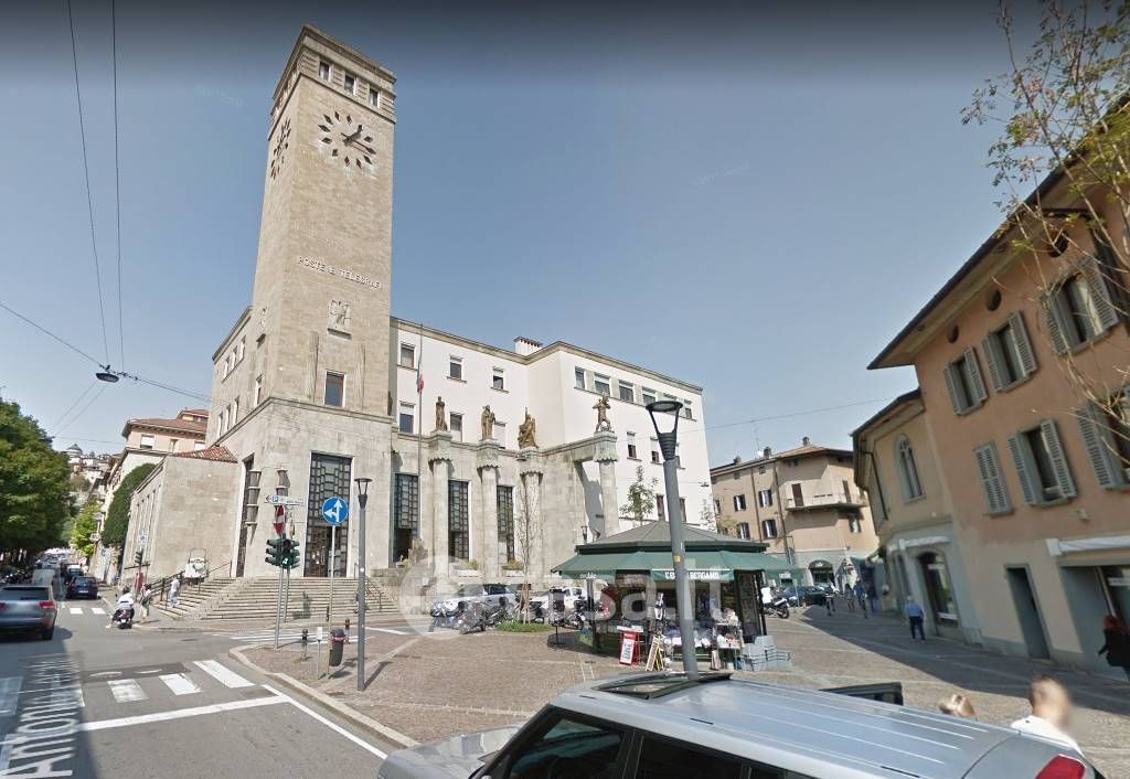 Appartamento in Vendita in Via Antonio Locatelli a Bergamo
