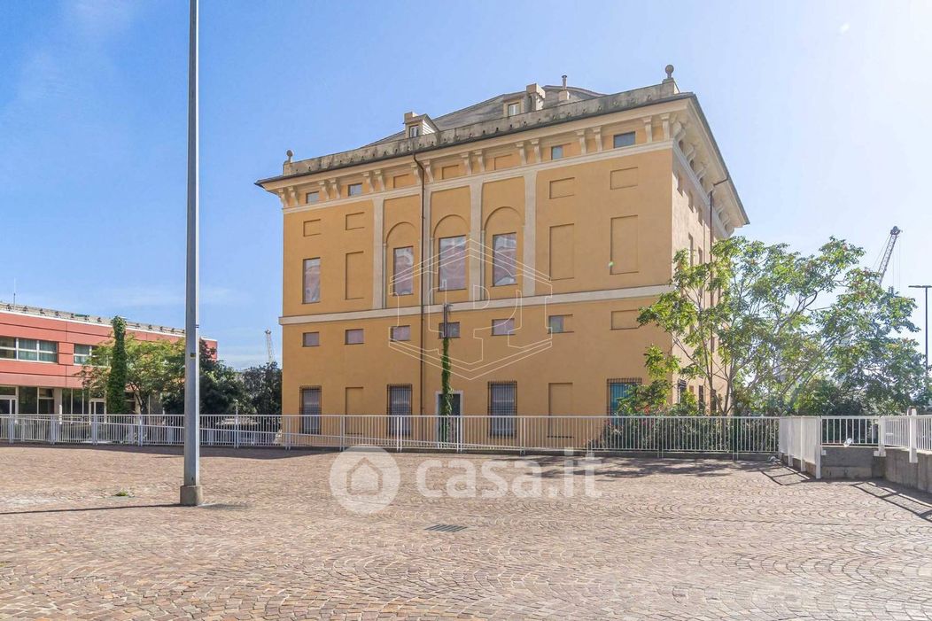 Stabile / Palazzo in Vendita in Via Pietro Chiesa a Genova