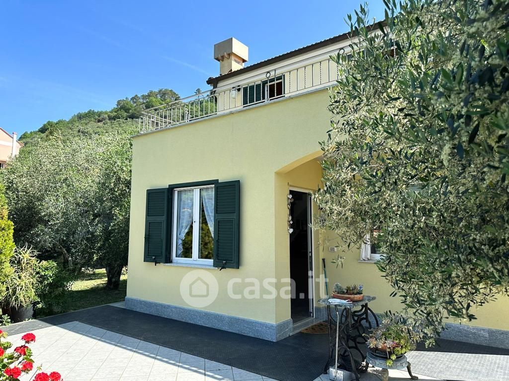 Villa in Vendita in Via Marmorassi a Savona