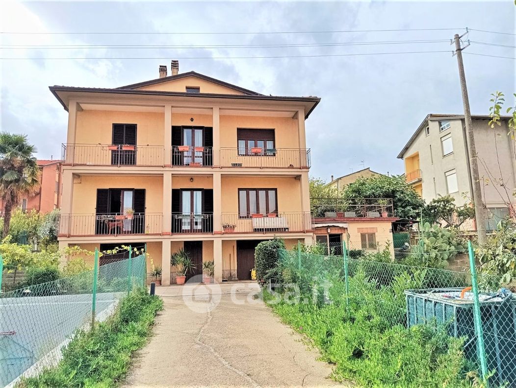 Casa indipendente in Vendita in Strada Centrale Umbra 21 /R1 a Perugia