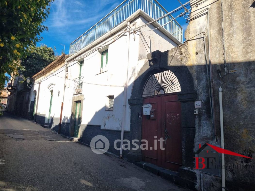 Casa Bi/Trifamiliare in Vendita in Via Cavour a Trecastagni