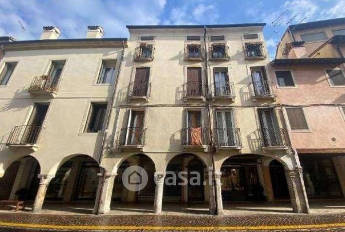 Appartamento in Vendita in Corso Antonio Fogazzaro a Vicenza