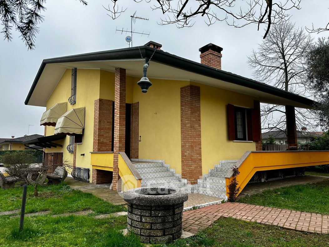 Villa in Vendita in Via Aldo Moro a Vedelago