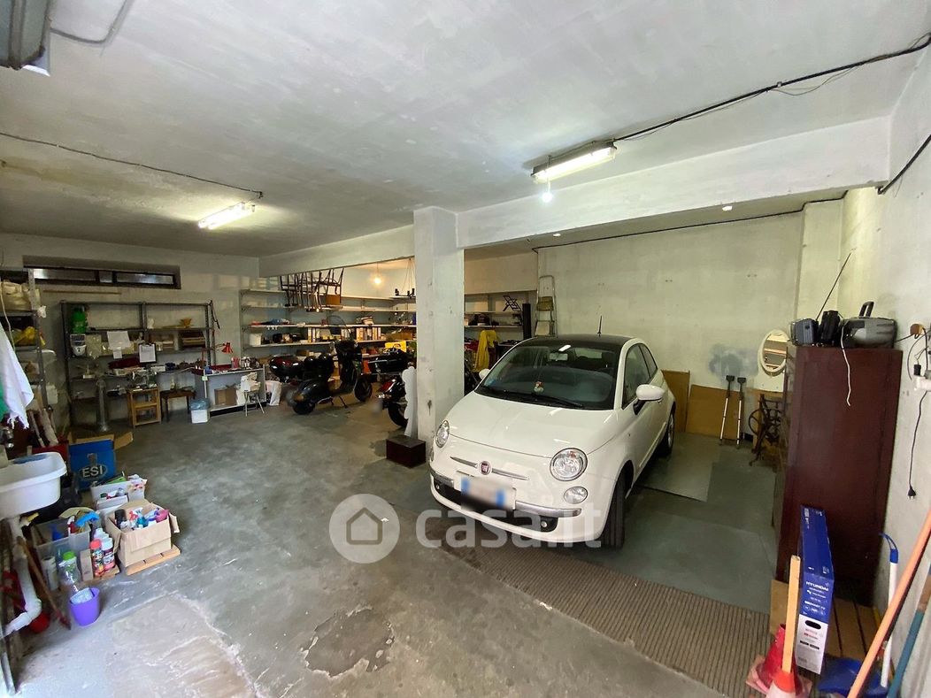 Garage/Posto auto in Vendita in arrivabene a Genova