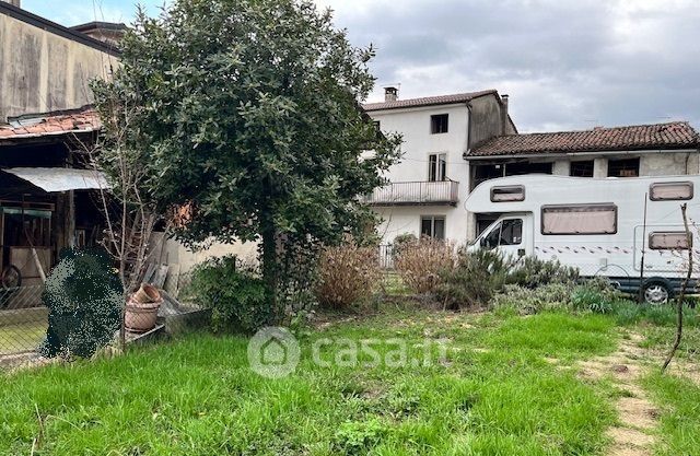 Casa Bi/Trifamiliare in Vendita in a San Vito di Leguzzano
