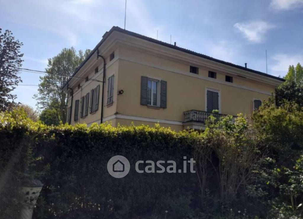 Villa in Vendita in Strada Montanara a Modena