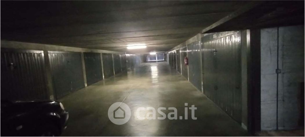 Garage/Posto auto in Vendita in Via Mar Nero 2 a Milano
