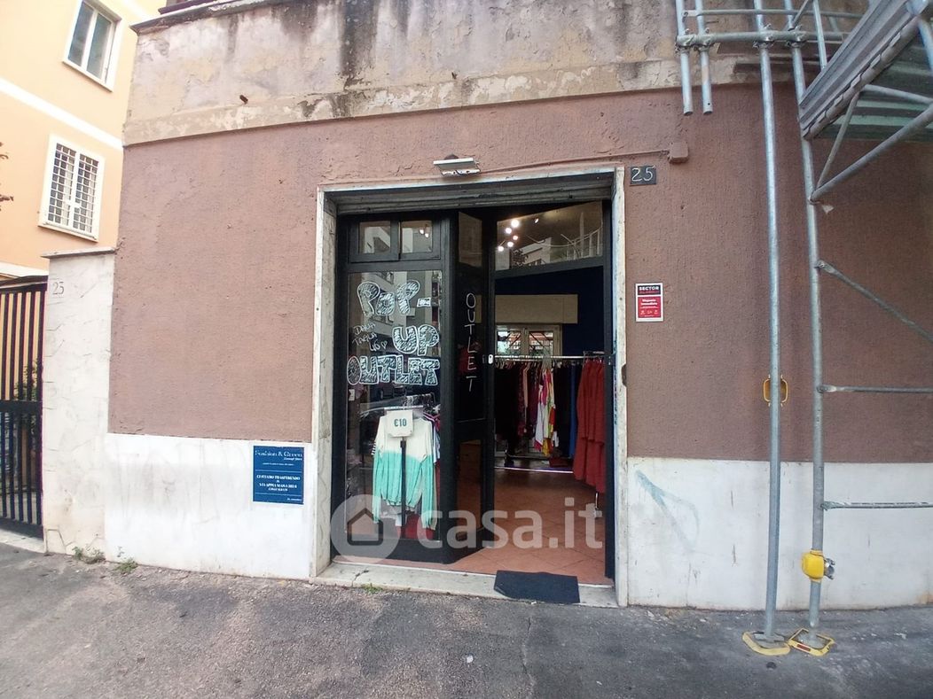 Negozio/Locale commerciale in Vendita in Via Acqui a Roma