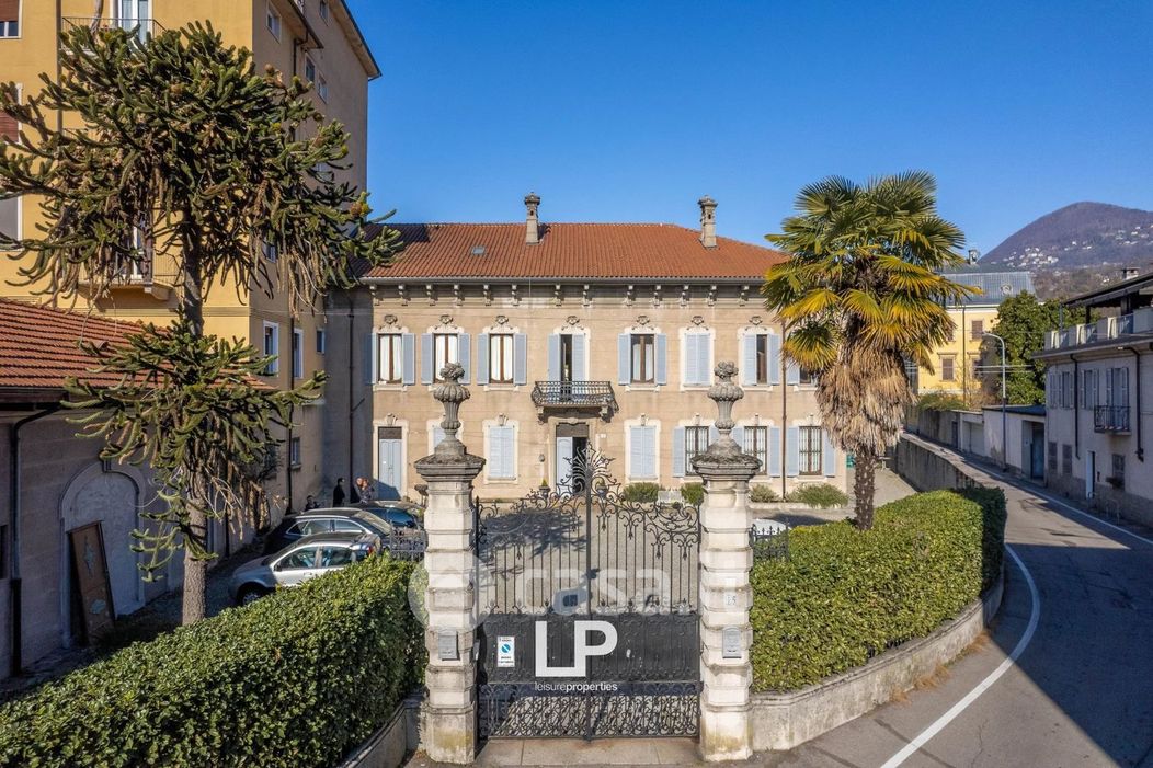 Villa in Vendita in Via Felice Cavallotti 20 -40 a Verbania