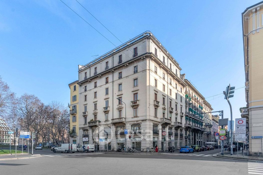 Appartamento in Affitto in Viale Francesco Crispi 17 a Milano