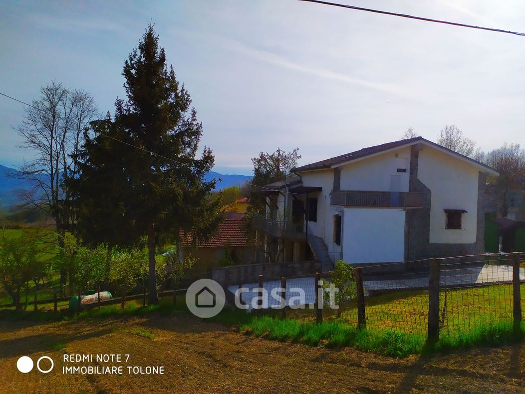 Villa in Vendita in Porcigatone 1 a Borgo Val di Taro