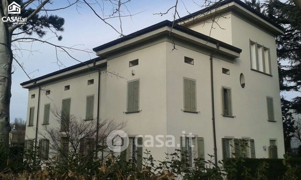 Villa in Vendita in Strada Borelle a Modena