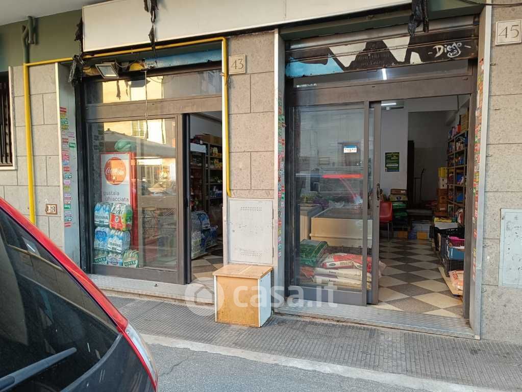 Negozio/Locale commerciale in Vendita in Via Vincenzo Morello 43 /45 a Roma