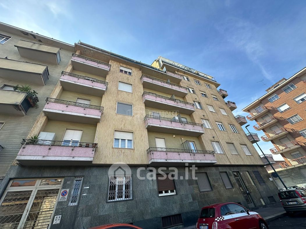 Appartamento in Vendita in Via Carlo Lorenzini 39 a Torino