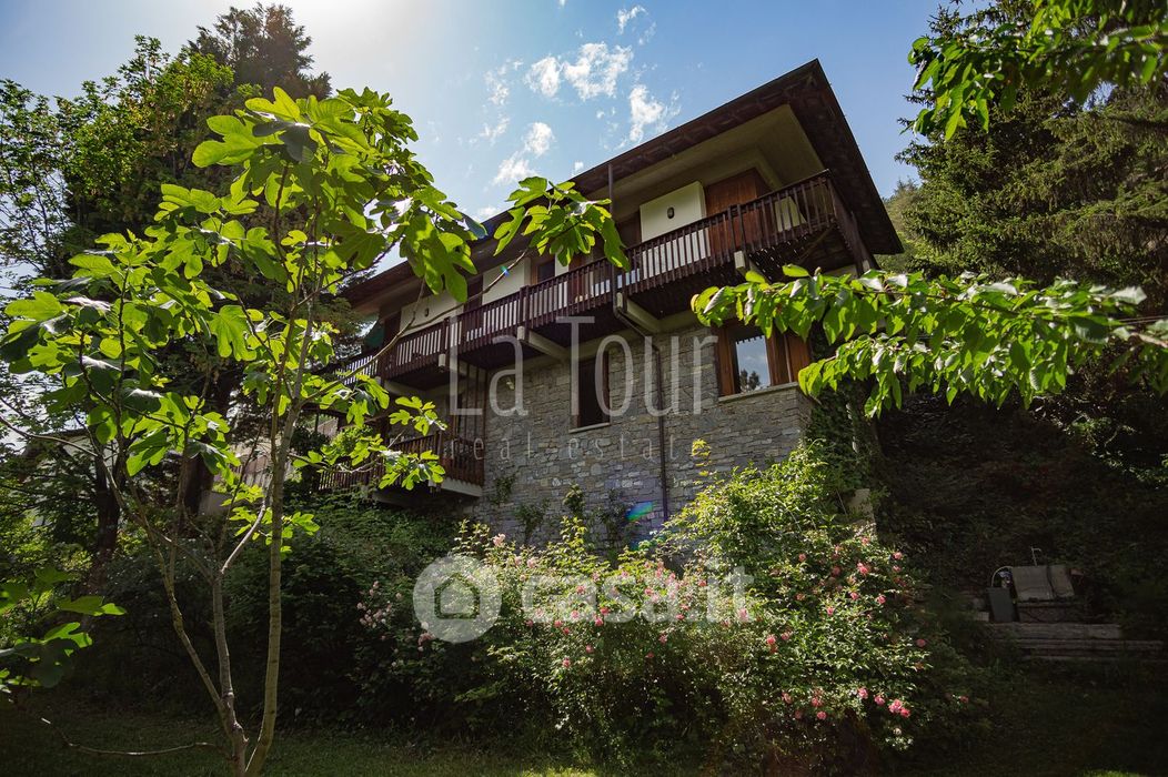 Casa indipendente in Vendita in Via Champailler 9 a Aosta