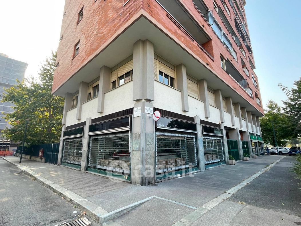 Negozio/Locale commerciale in Affitto in Corso Benedetto Croce 31 a Torino