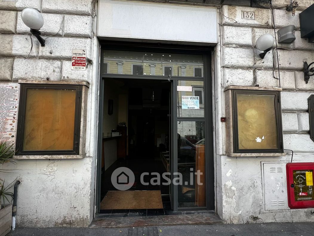 Negozio/Locale commerciale in Affitto in Via Cavour a Roma