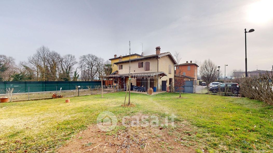 Casa indipendente in Vendita in Via Dante Freddi a Reggio Emilia