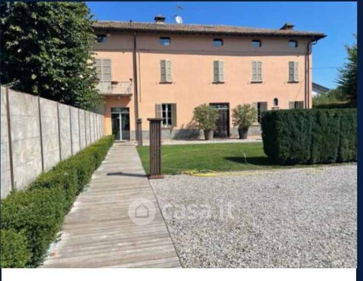 Villa in Vendita in Strada Bassa Nuova a Parma