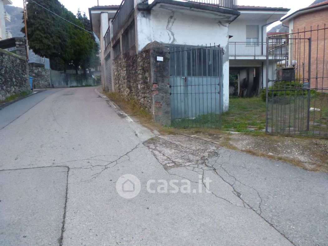 Garage/Posto auto in Affitto in Via orco a Pont Canavese