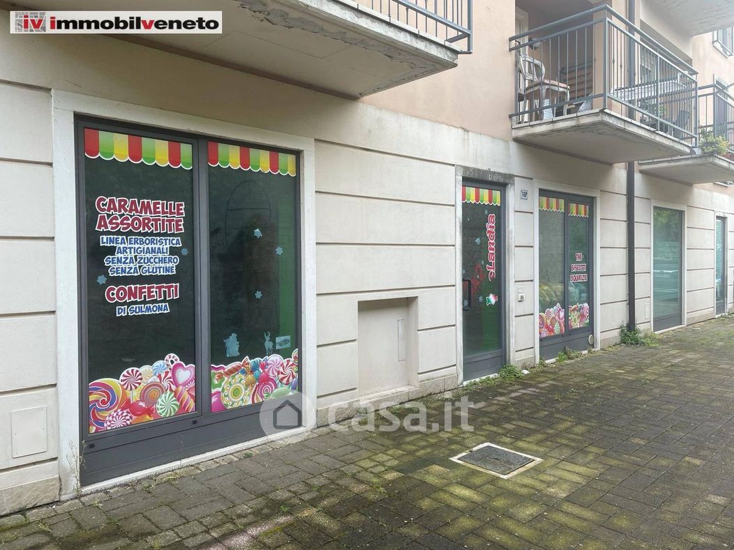 Negozio/Locale commerciale in Vendita in Via Roma 52 a Lonigo