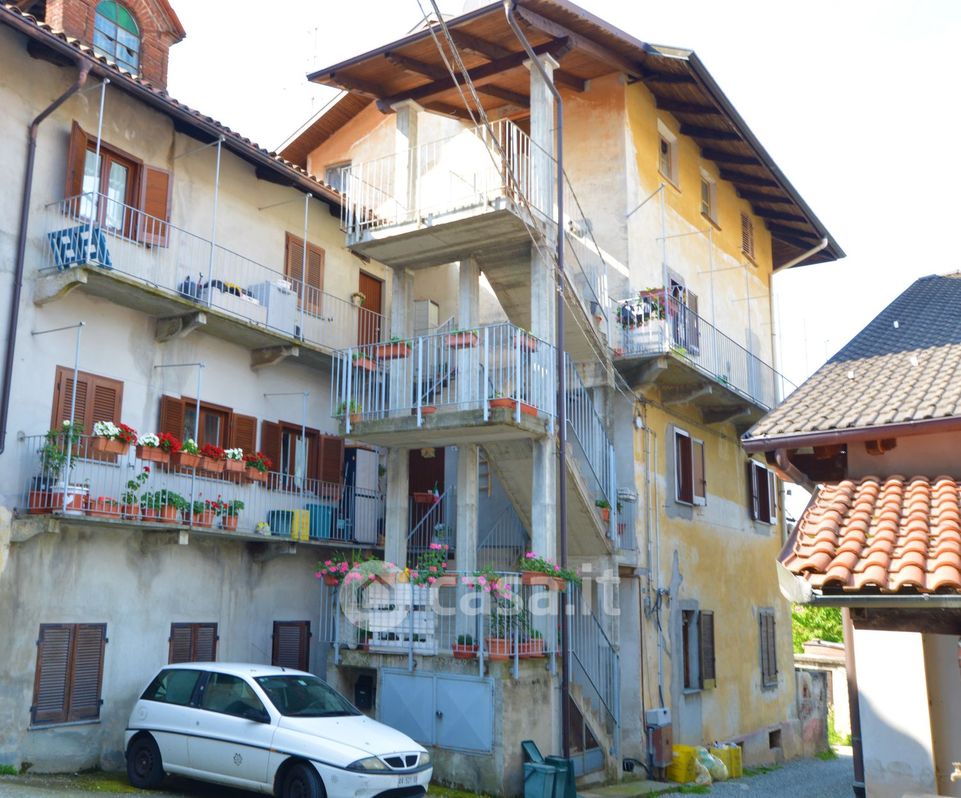 Appartamento in Vendita in Strada Cantone Berna di Ponente 4 a Biella