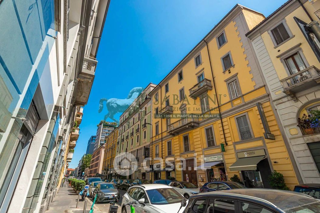 Appartamento in Vendita in Via Gustavo Fara 10 a Milano