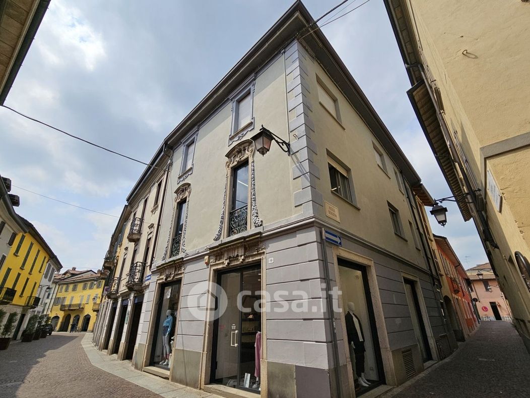 Stabile / Palazzo in Vendita in Via Roma 19 a Treviglio