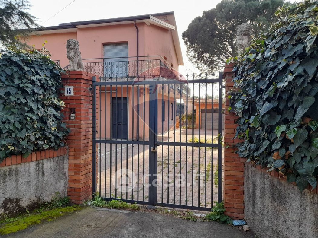 Villa in Vendita in Via della Resistenza 75 a Pedara