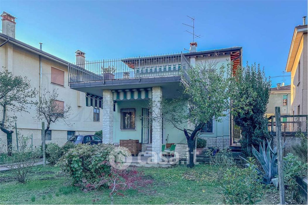 Villa in Vendita in Via Collebeato a Brescia