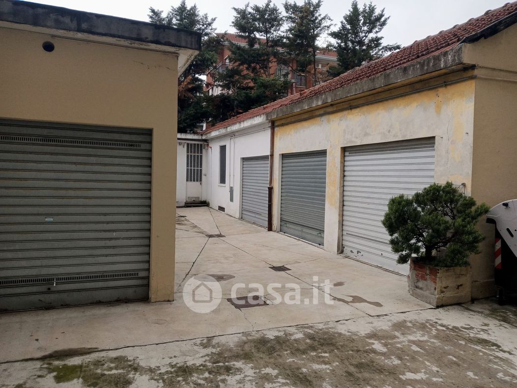 Garage/Posto auto in Vendita in Via Passo Buole 139 a Torino