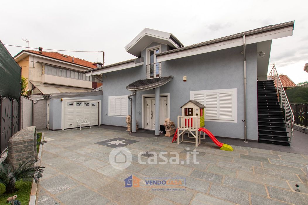 Villa in Vendita in Via Spandre 2 a Asti