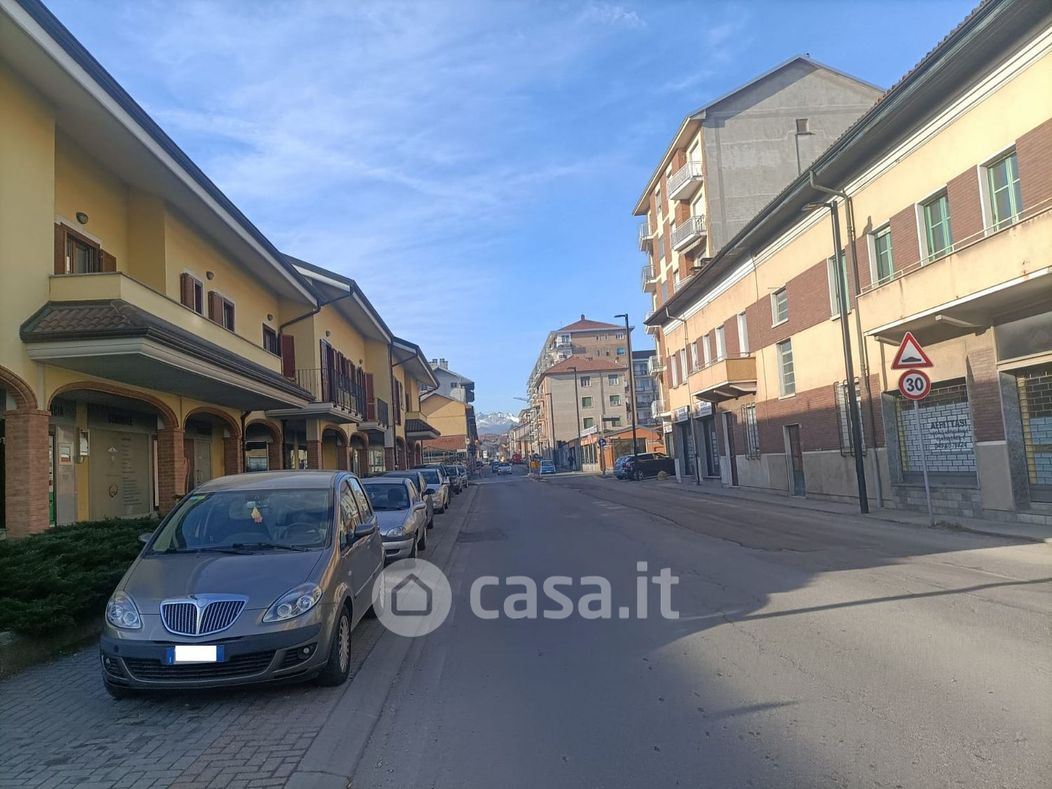 Negozio/Locale commerciale in Affitto in Via Cavour a Alpignano
