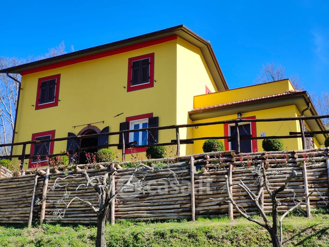 Villa in Vendita in Strada Provinciale 10 a Fivizzano