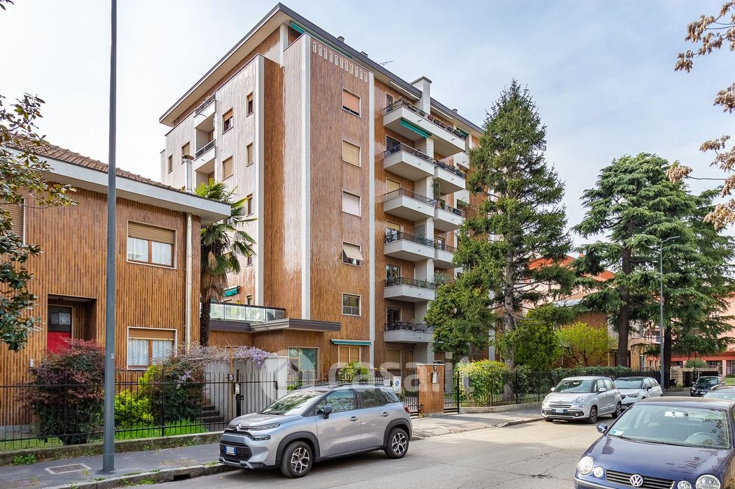 Appartamento in Vendita in Via Baschenis a Milano