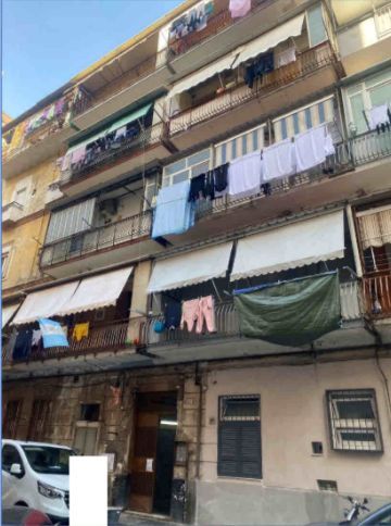 Appartamento in Vendita in Via Antonio Toscano a Napoli