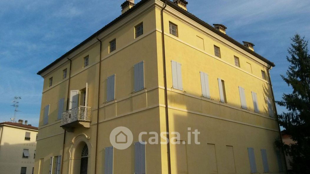 Palazzo in Vendita in a Parma