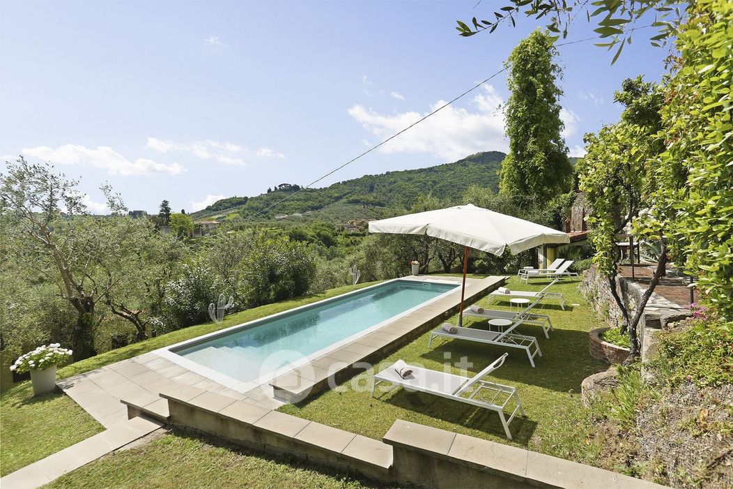Villa in Vendita in Via del Colle 1 a Lucca