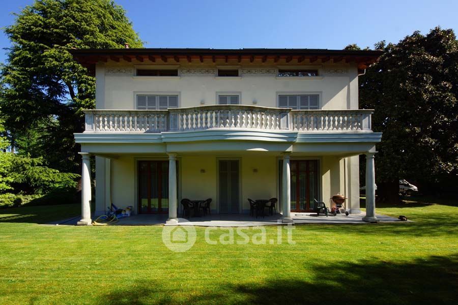 Villa in Vendita in Via Belvedere a Como