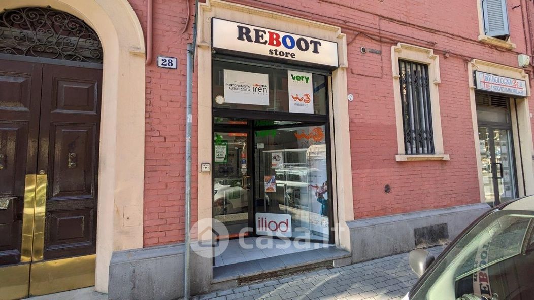 Negozio/Locale commerciale in Affitto in Via Andrea Costa a Bologna
