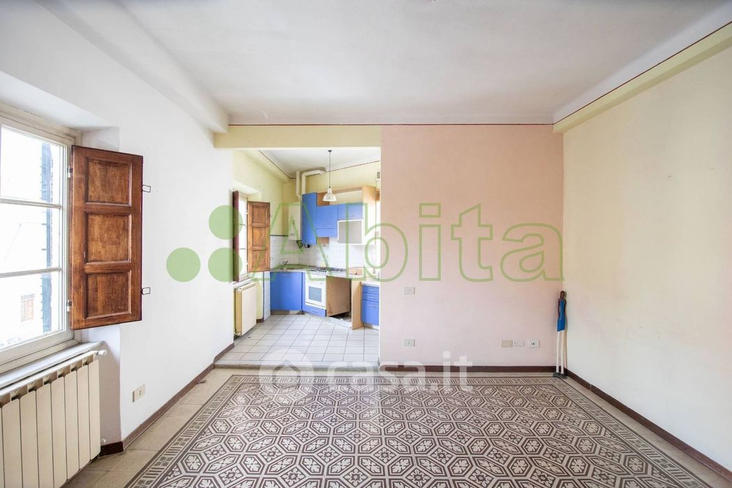 Appartamento in Vendita in Viale Castruccio Castracani a Lucca