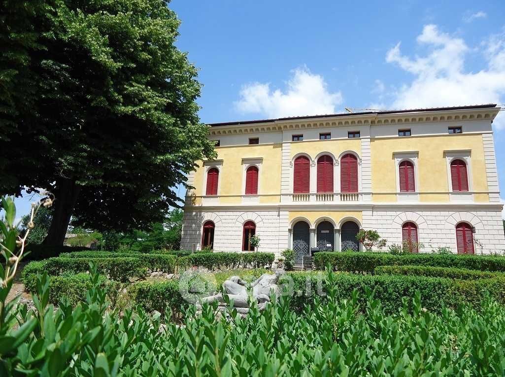 Villa in Vendita in Strada Statale 223 a Siena