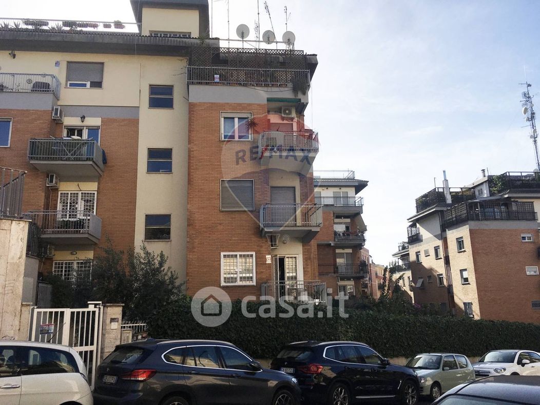 Appartamento in Vendita in Via Clelia Garofolini 7 a Roma