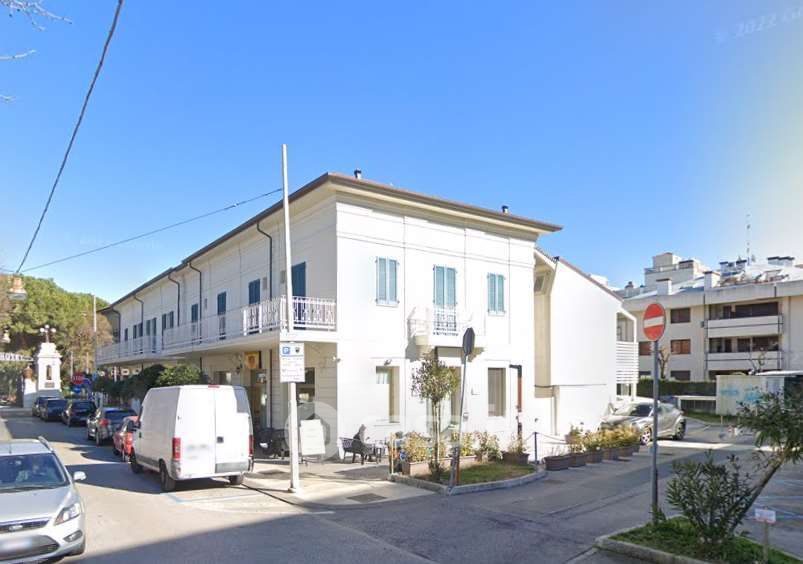 Negozio/Locale commerciale in Vendita in Viale Giacinto Martinelli a Riccione