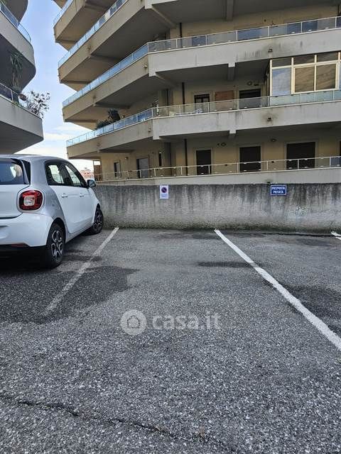 Garage/Posto auto in Affitto in a Messina